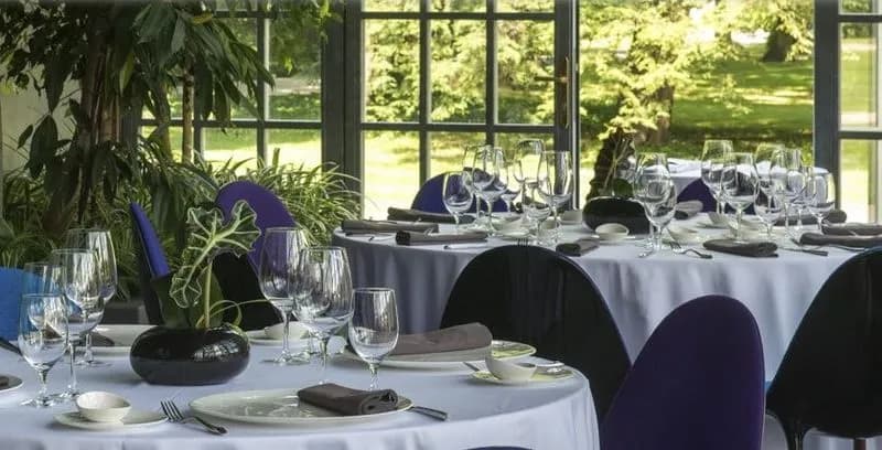 Gdzie zjeść w Łazienkach Królewskich? Najlepsze restauracje i porady