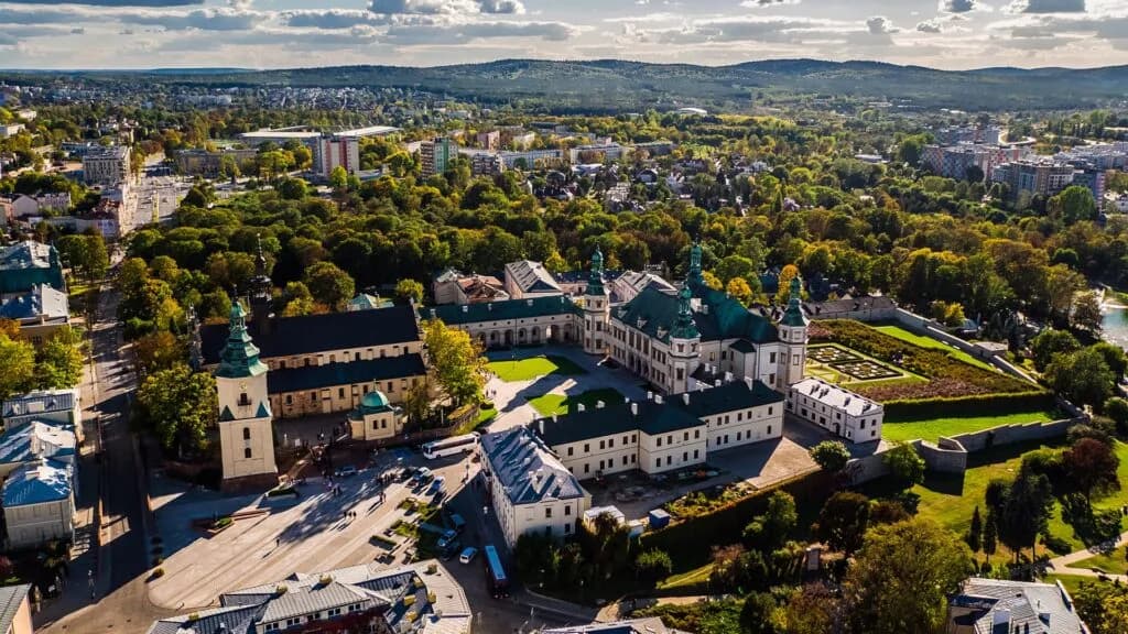 Kielce co zwiedzić: Odkryj ukryte skarby i atrakcje turystyczne